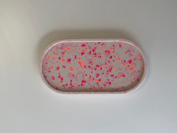 Ovale Schmuckschale im Terrazzo-Look | Orange & Pink auf weiß