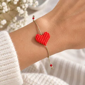 Armband mit rotem Herz