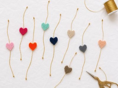 Bunte Herz-Armbänder mit Schnur